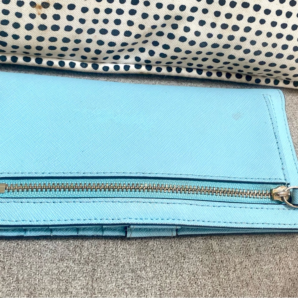 Kate Spade Wallet.Saffiano Leather.. almost new 
Beautiful light blue color